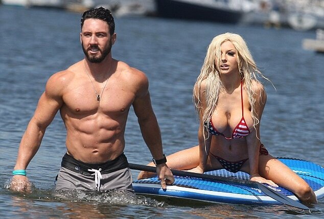 53b724bd312de_courtney1