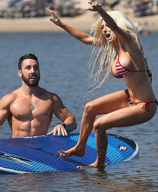 53b725af48e6e_courtney3