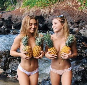zdjęcie amatorskie Delicious pineapples