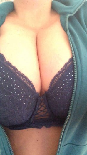 foto amateur Just feel like showing off this beautiful bra.