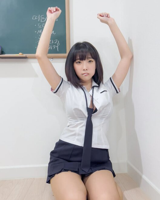 Kang-In-kyung-Collection-MrCong.com-033