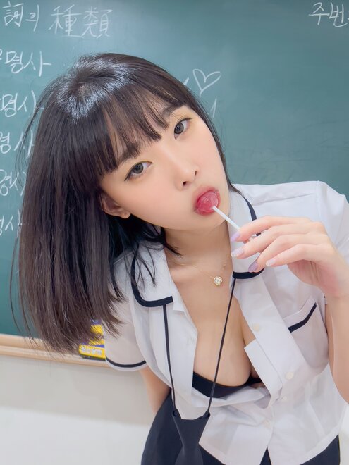 Kang-In-kyung-Collection-MrCong.com-065