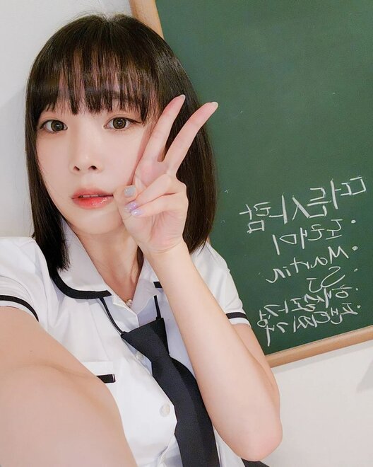 Kang-In-kyung-Collection-MrCong.com-076