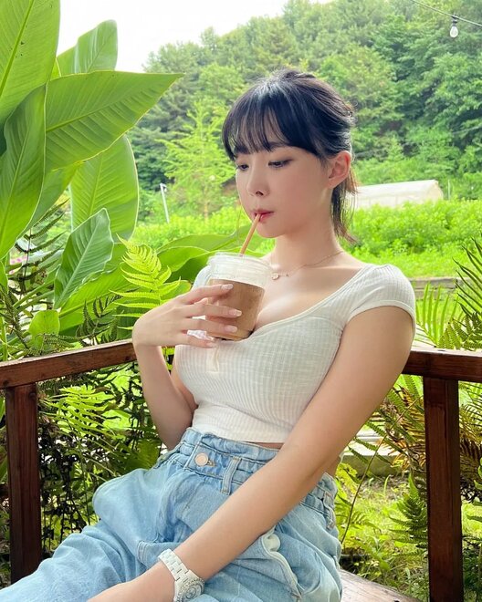 Kang-In-kyung-Collection-MrCong.com-305