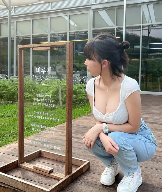 Kang-In-kyung-Collection-MrCong.com-314