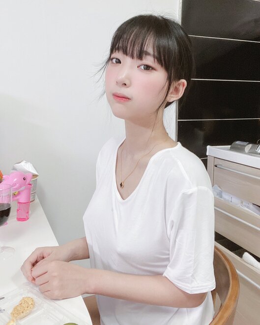 Kang-In-kyung-Collection-MrCong.com-381