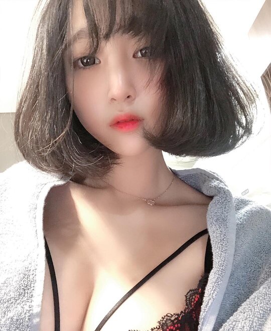 Kang-In-kyung-Collection-MrCong.com-426