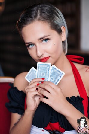 Steamy valeriya – The Queen of Cards – 74 pics