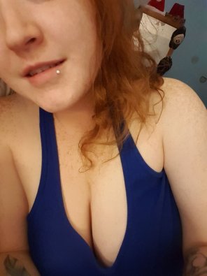 amateur pic Ginger wants to show you more.. [oc][f]