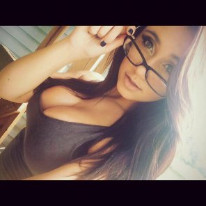 amateur pic In glasses