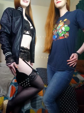 foto amatoriale Nerd next door by day and domme o[f] your dreams by night... get a girl who can do both. ðŸŒ¹ðŸ–¤