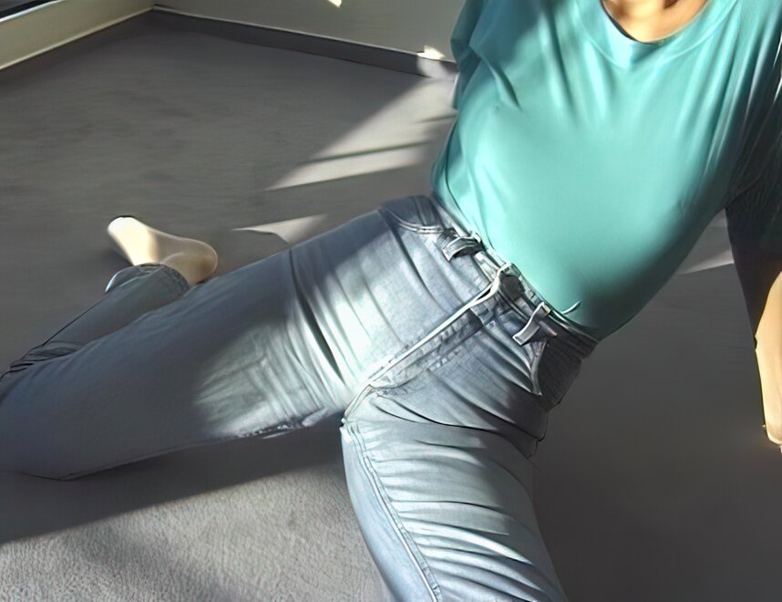Amateur porn actress Gabrielle Hannah in sexy jeans strips on a sunny day (18)