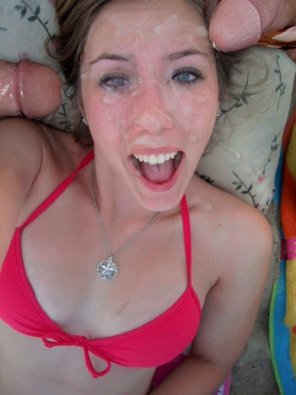 foto amatoriale Cummed on in bikini