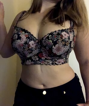 zdjęcie amatorskie thinking o[f] wearing this bra out as a top, tbh ðŸˆðŸˆ