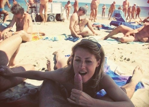 amateur blowjob on public beach Adult Pics Hq