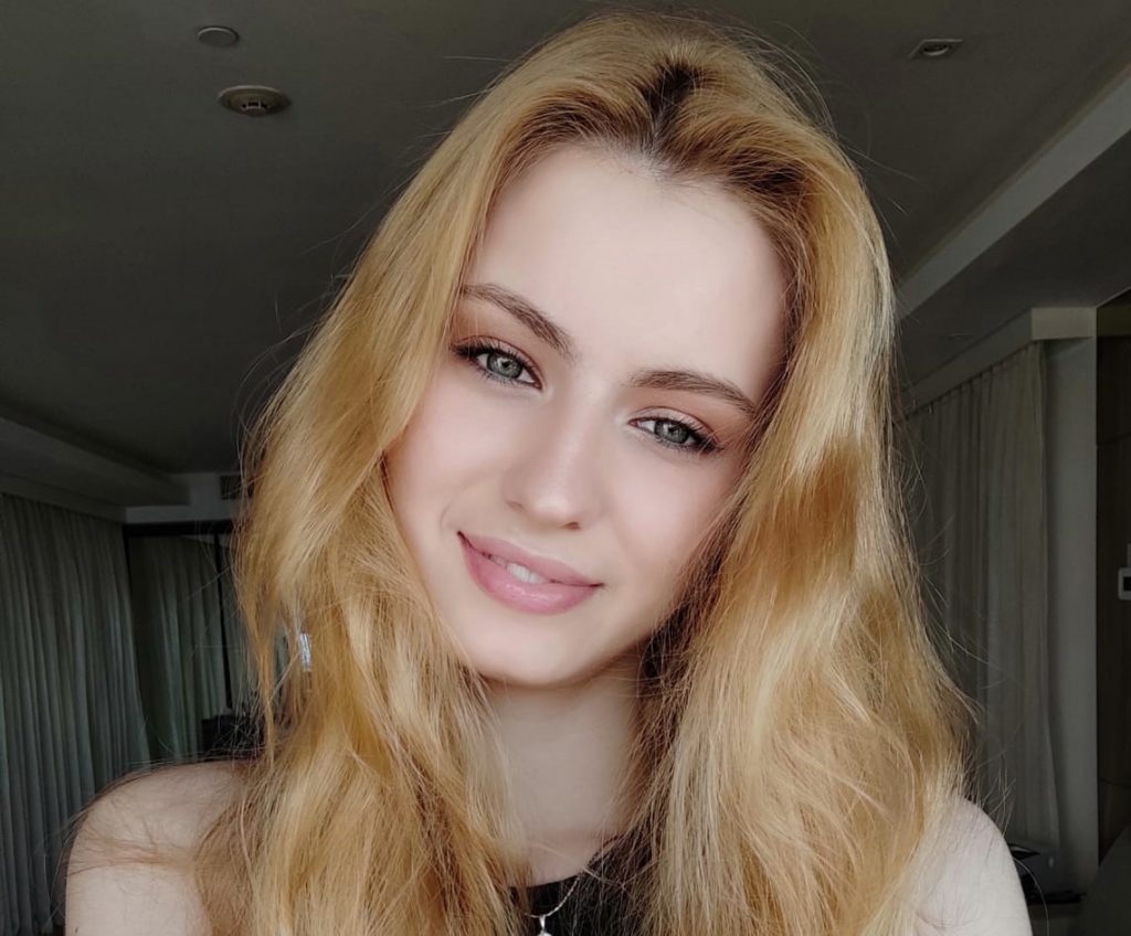 amateur photo Nastasya-Shine-influincer-1024x848