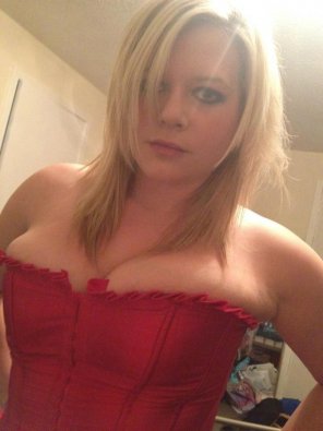 amateur-Foto Corset just holding them in