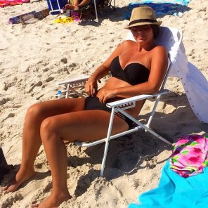 foto amatoriale Sun tanning Photograph Sitting Leg Clothing 