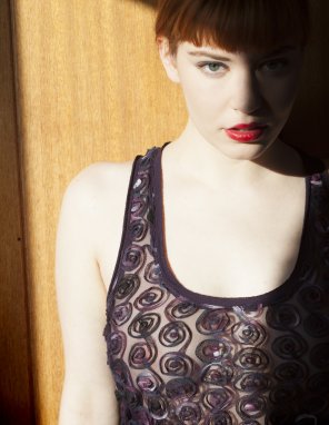 foto amatoriale Short hair and red lips