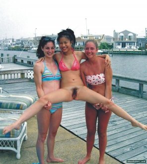 photo amateur Two friends holding up a naked one.