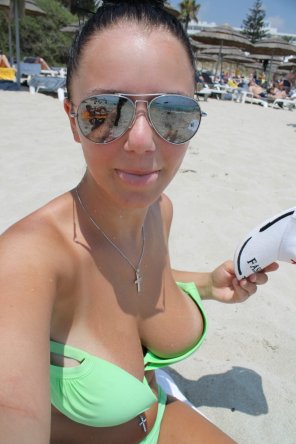 amateur-Foto Colossal cleavage on the beach