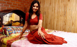 photo amateur Shanthi Red saree girl