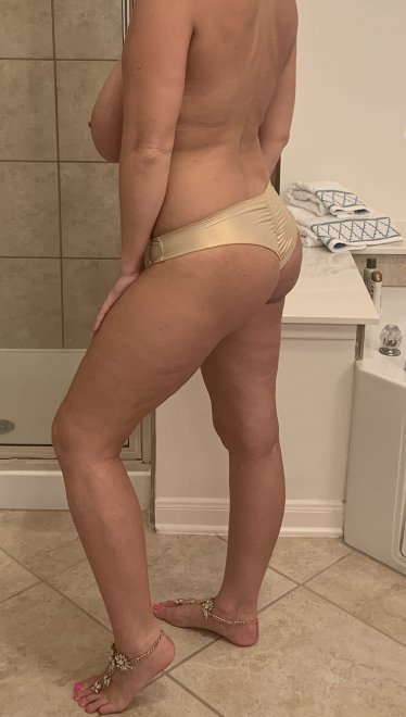 Kinda liking the way my ass looks in these new bikini bottoms ðŸ˜œ [OC]