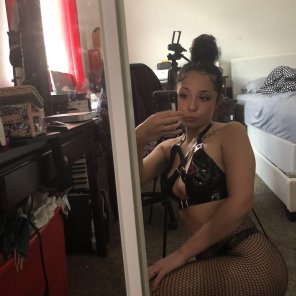photo amateur [OC] What do you think of my new outfit? Would you like to see more?