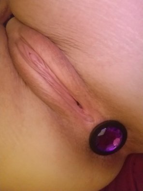 foto amateur This is by [F]ar my sexiest unfiltered pussy picture yetðŸ¤¯I'm very proud how my pussy/plug look here ðŸ˜œðŸ˜ðŸ¤©