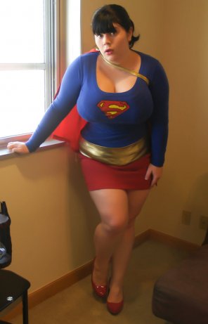 zdjęcie amatorskie Happy Halloween, those must weigh Supergirl down when she flies