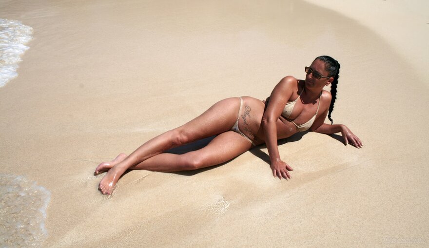 ArubaBeach-004-topaz-faceai-enhance-1.5x