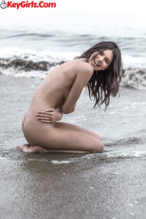 Kendall Jenner Naked (49 Photos) (10)-ink