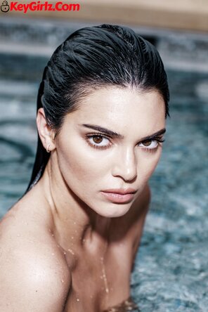 Kendall Jenner Naked (49 Photos) (22)-ink