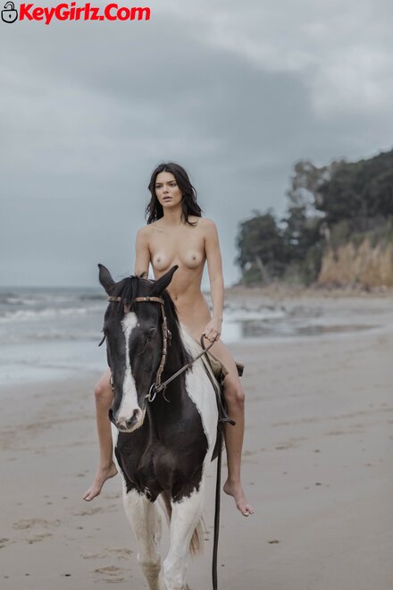 Kendall Jenner Naked (49 Photos) (48)-ink