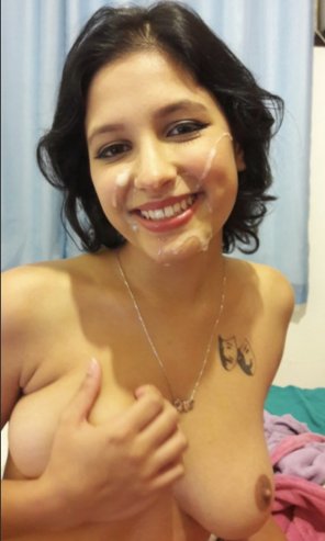 amateur-Foto Seems pretty happy with herself
