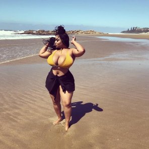 foto amateur Big toys at the beach