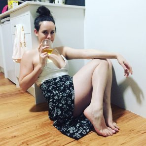 amateur pic Wine & Great legs and feet.