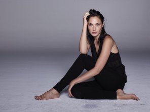 foto amadora Sitting Black Beauty Leg Shoulder 