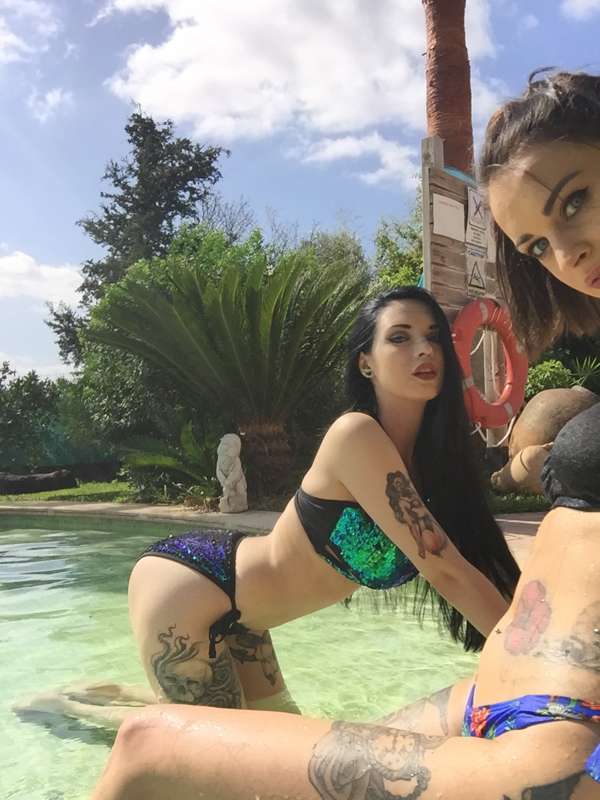 amateur photo 1000168968