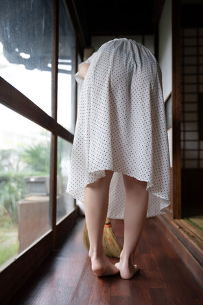 photo amateur けんけん (Kenken - snexxxxxxx) Country Girl - Part 2 - Cleaing the House (3)