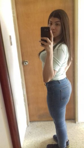 amateurfoto This pants make me look fat or on point?