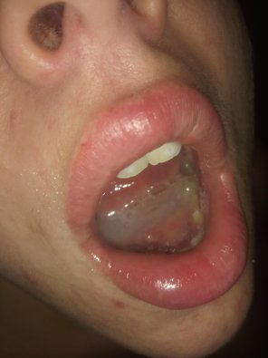 zdjęcie amatorskie My wife loves swallowing cum, can she swallow yours?