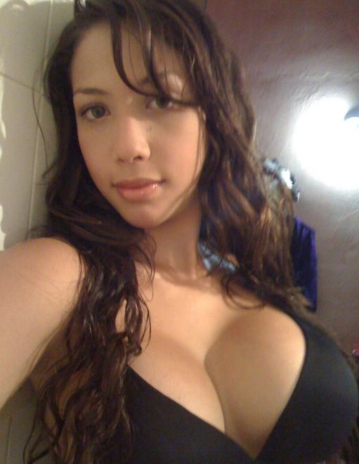 Sexy Latina nude