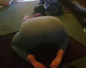 アマチュア写真 When your big booty wife is doing yoga..PM's welcome