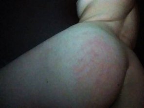 zdjęcie amatorskie A handprint on my pale ass [OC]