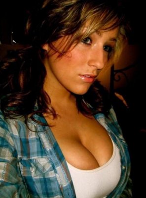 photo amateur Girl in a shirt