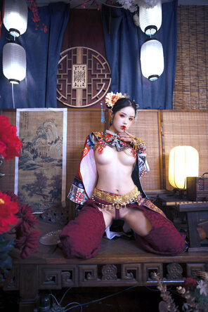 アマチュア写真 Chinese girl in traditional clothes