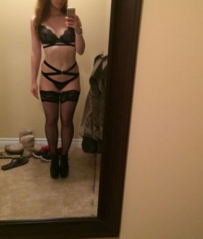 amateur pic Sexy ginger. Topless inside