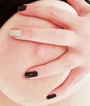 zdjęcie amatorskie Did you notice my new nails? ðŸ˜ [F]34