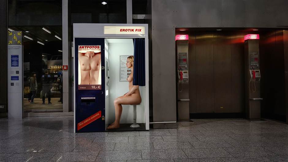 940px x 529px - Where do you find photo booths like this? Porn Pic - EPORNER